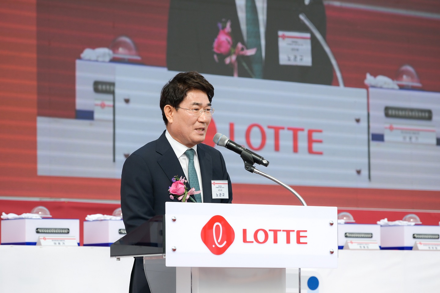 1 노관규 순천시장이 지난 4월 롯데케미칼의 자회사인 삼박엘에프티(주) 신규 컴파운딩 공장 착공식에서 축사를 하고있다