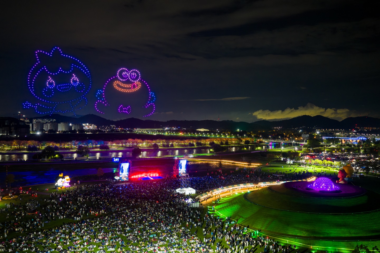 2 지난 18일 올텐가 시그니처 콘텐츠인 캐릭터 드론쇼가 열렸다 (2).jpg 이미지입니다.